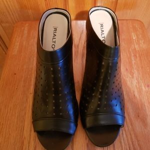 Rialto women slip-on